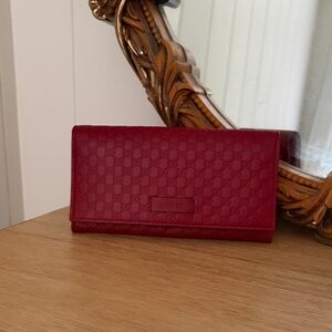 Gucci Red Embossed Signature Continental Wallet